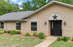104 N Joann St, White Oak, TX 75963