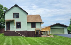 3512 1st Avenue, McHenry, IL 60050