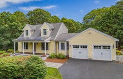 2 Julie Lane, Cotuit, MA 02635