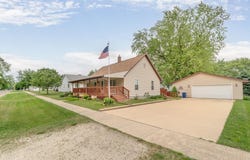 204 Forest Street, Fairbank, IA 50629