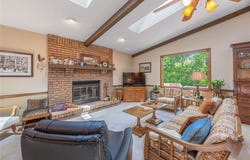 7060 Fallen Oak Trace, Centerville, OH 45459