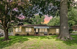 2504 Queen Ridge Drive, Independence, MO 64055