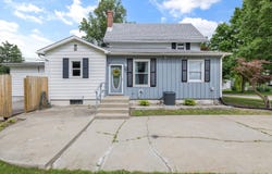 109 E Wabash Avenue, Wakarusa, IN 46573
