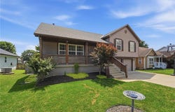 813 SW WOODLAND Drive, Grain Valley, MO 64029