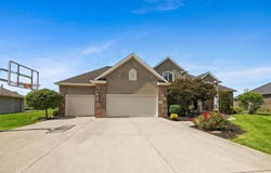 1205 N Dewey, Auburn, IN 46706