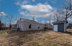 472899 640  RD, Watts, OK 74964