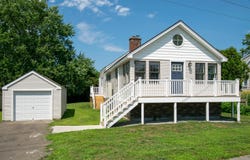 20 Hill Street, Old Saybrook, CT 06475