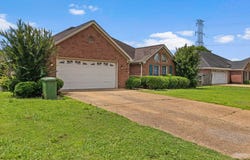 204 E Pershing Ave, Muscle Shoals, AL 35661