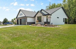 10 Ellington Drive, Troy, IL 62294