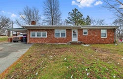 708 Elm St, Cloverport, KY 40111