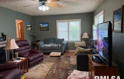 200 W 3RD Avenue, Deer Creek, IL 61733