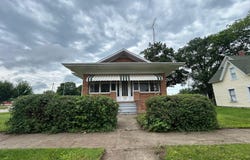 302 1st St. NW, Hampton, IA 50441