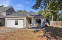 2457 S Lakeview Drive, Crestview, FL 32536