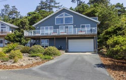 2001 NW Parker Avenue, Waldport, OR 97394