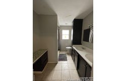560 BABCOCK RD, San Antonio, TX 78201-3122