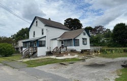27 Warwick Ave, Athol, MA 01331