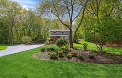 6 York Court, Northport, NY 11768