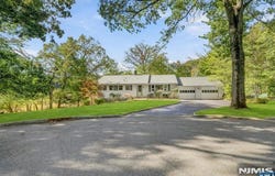 73 W Cedar Place, Ramsey, NJ 07446