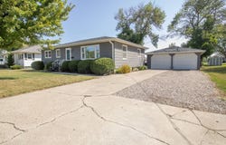 1610 21st Ave, Rock Valley, IA 51247