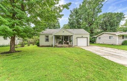 1327 S Lone Pine Avenue, Springfield, MO 65804