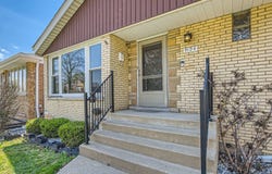 5104 S Newland Avenue, Chicago, IL 60638