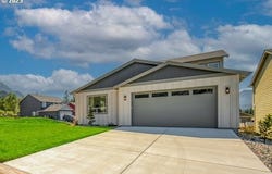 1099 SE Windsong DR, Cascade Locks, OR 97014