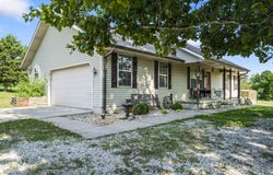 93 S Crossway Road, Marshfield, MO 65706