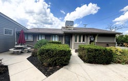 5685 Highland Road, Waterford, MI 48327