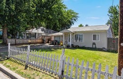 2080 College Way, Medford, OR 97504