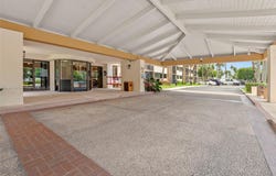 9735 NW 52nd St, Doral, FL 33178