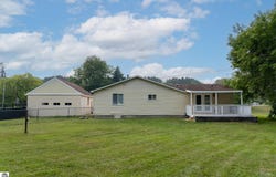 358 N Corning Street, Farwell, MI 48622