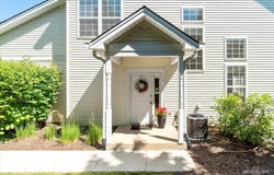 415 Canterbury Court, Oswego, IL 60543