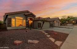 1011 E AMBERWOOD Drive, Phoenix, AZ 85048