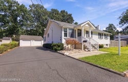 19 Tyndale Avenue, Monroe Twp, NJ 08831