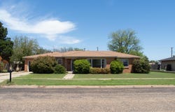 824 W Tennessee Street, Floydada, TX 79235