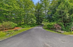144 Crosstown Highway, Union Dale, PA 18470