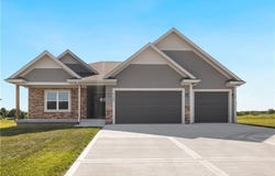 17409 Sparrowhawke Drive, Smithville, MO 64089