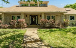 10019 Lost Oak Ridge Drive, Woodway, TX 76712