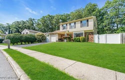 10 Flintlock Drive, Howell, NJ 07731