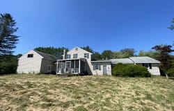 33 South Pleasant Street, Bowdoinham, ME 04008