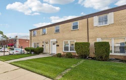852 Colonial Drive, Wheeling, IL 60090