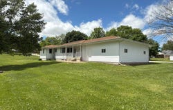 404 W De Voe Street, Creston, IA 50801