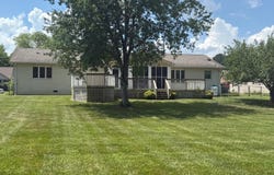 717 Calvin St, Kingston, TN 37763