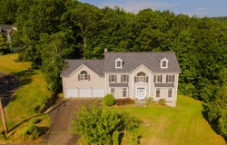 52 Quarry Lane, Hamden, CT 06518
