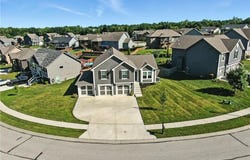 1043 E 14th Street, Kearney, MO 64060