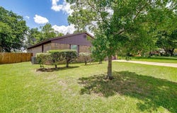 306 Hallmark Drive, Arlington, TX 76011