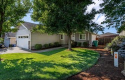 126 SE Aztec Court, Grants Pass, OR 97527