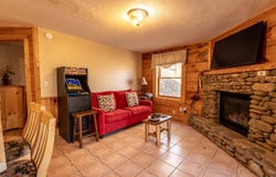 336 Big Bear Way, Pigeon Forge, TN 37863