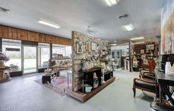 8637 Oxbow Lane, Neosho, MO 64850