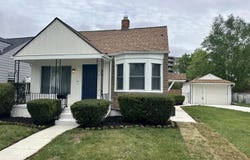 2360 Harvard Road, Berkley, MI 48072